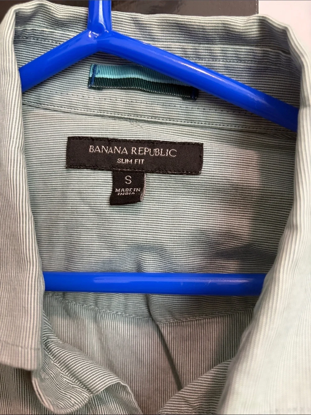 Banana Republic Men's Sage Green Long-Sleeve Button-Down Shirt